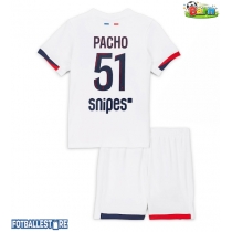 Paris Saint-Germain Willian Pacho #51 Bortedraktsett Barn 2025-26 Kortermet (+ Korte bukser)